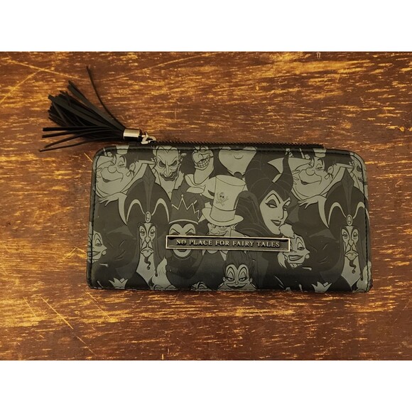 LOUNGEFLY Disney Villains Debossed Black Zip Vegan Leather Wallet - Picture 2 of 7